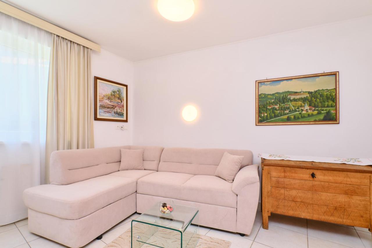 Apartments Antares 말리로시니 외부 사진