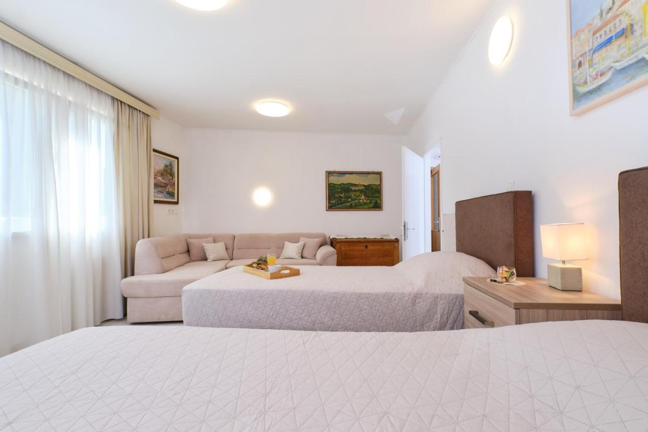 Apartments Antares 말리로시니 외부 사진